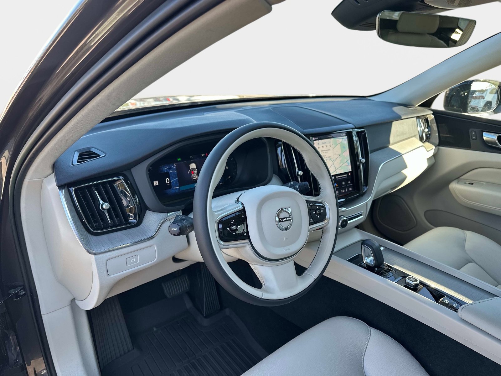 Certified 2023 Volvo XC60 B5 Plus w/ Climate Package image 17