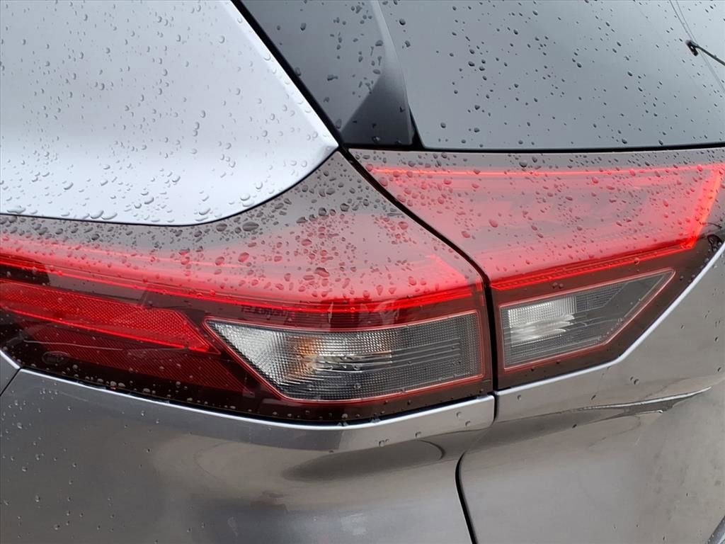 Used 2023 Nissan Rogue SV image 12