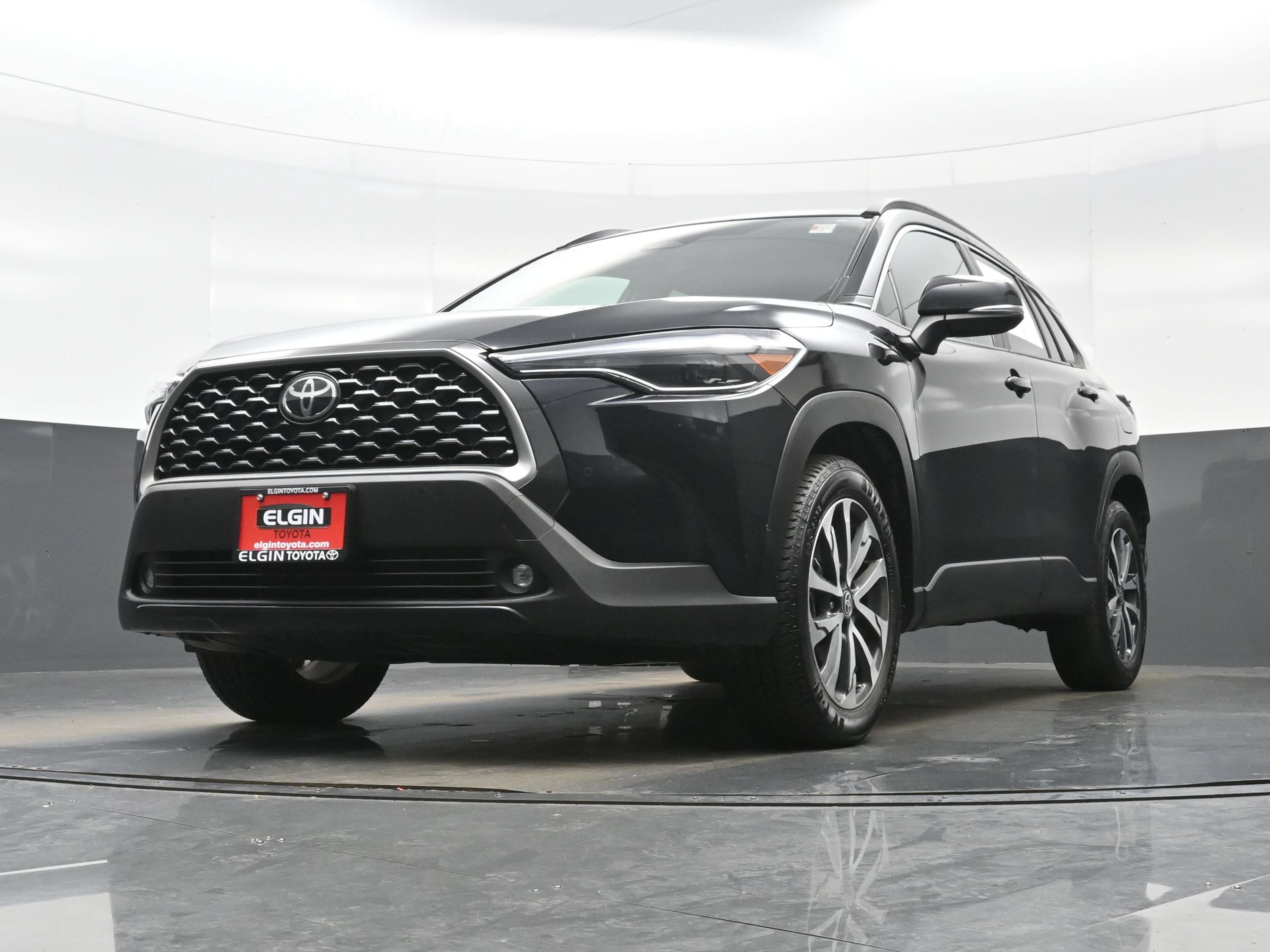 Used 2025 Toyota Corolla Cross XLE AWD/4WD image 29