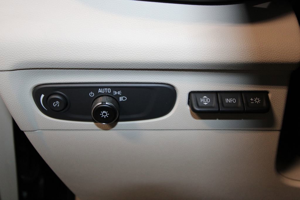 Used 2023 Buick Envision Avenir image 11