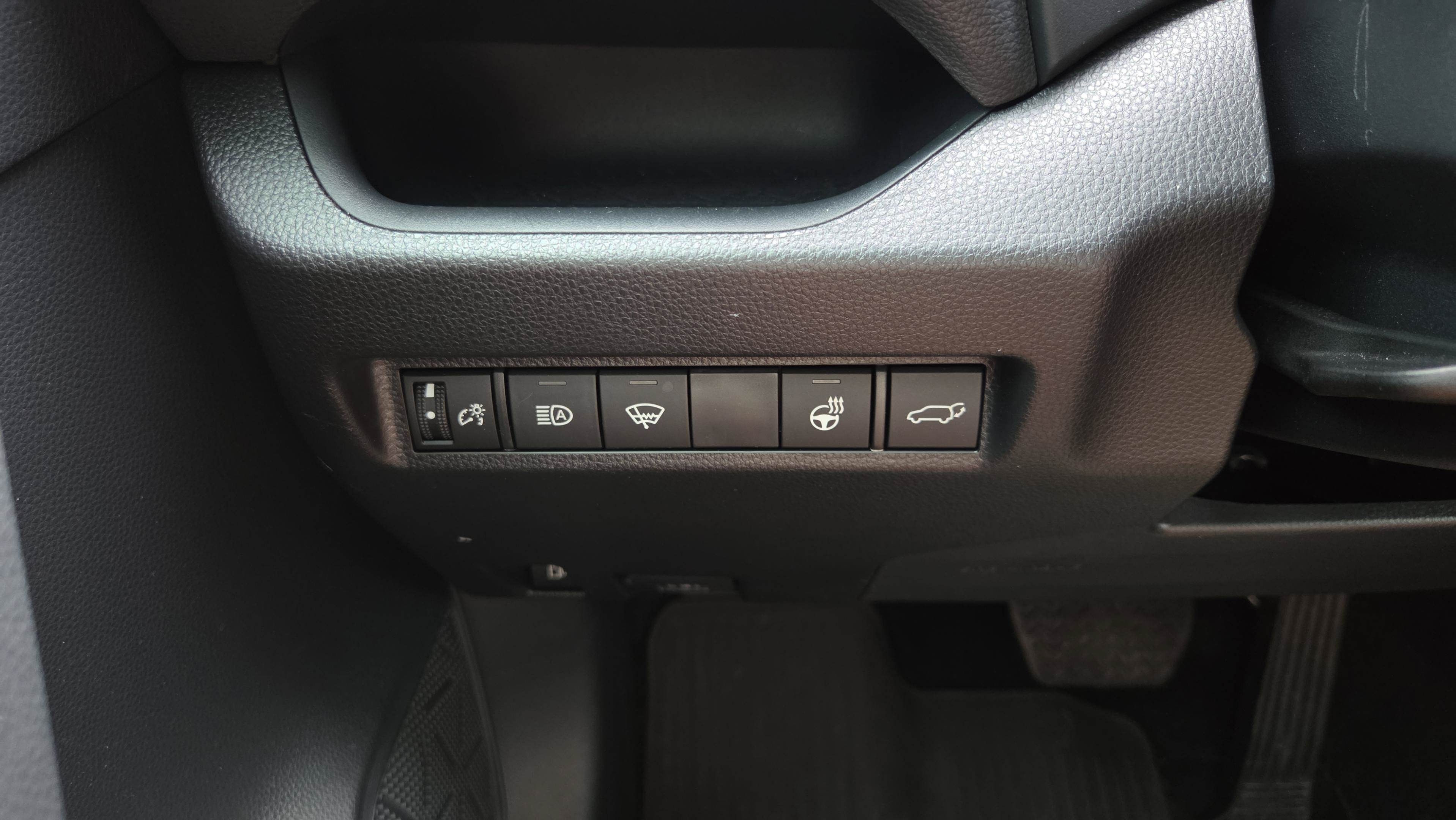 Certified 2022 Toyota RAV4 SE w/ Weather & Moonroof Package AWD/4WD image 19