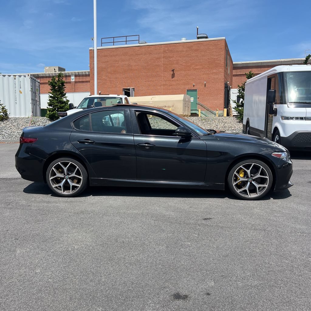 Used 2019 Alfa Romeo Giulia AWD image 7