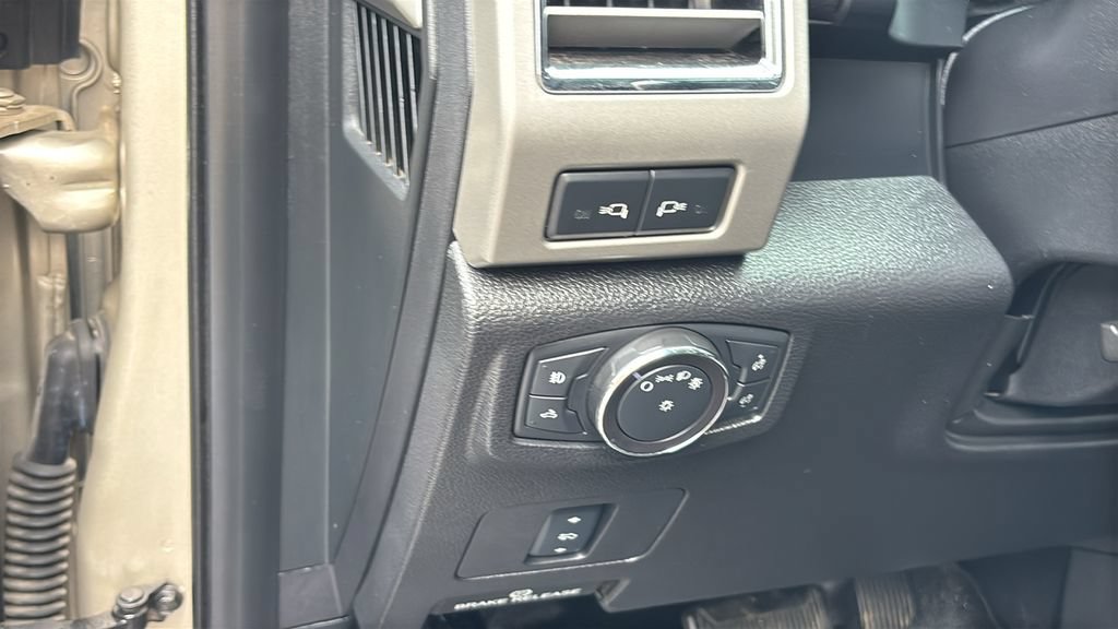 Used 2017 Ford F250 Lariat w/ Lariat Value Package AWD/4WD image 13