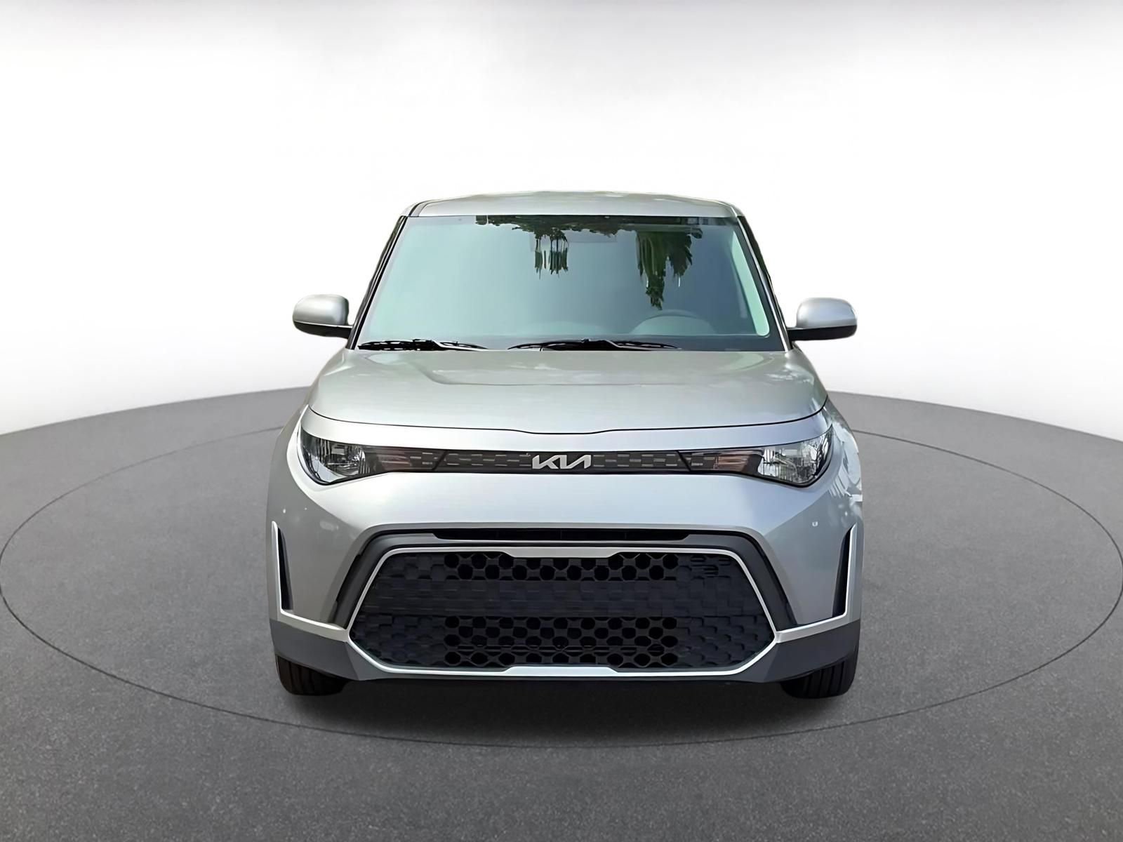 Used 2025 Kia Soul LX w/ LX Technology Package image 4