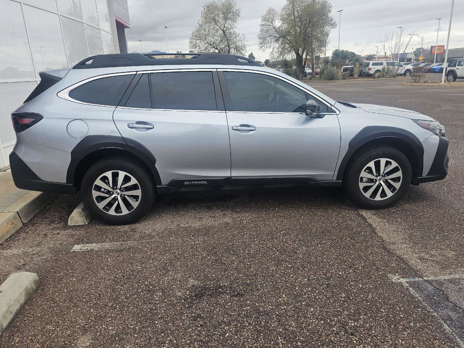 Used 2024 Subaru Outback Premium image 6