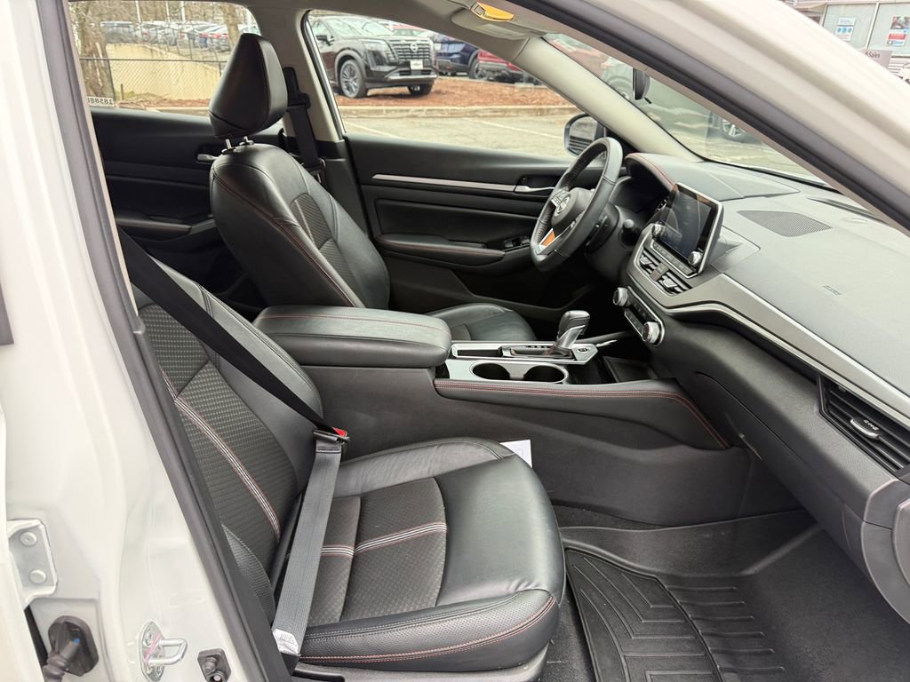 Used 2024 Nissan Altima 2.5 SR image 25