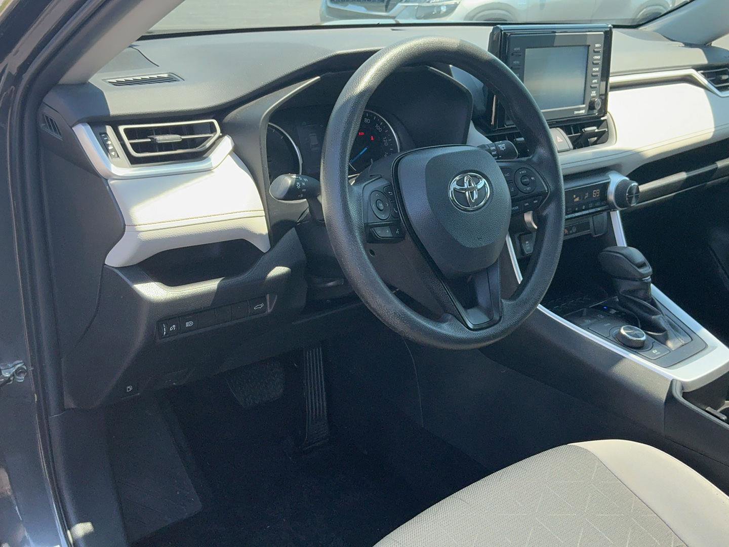 Certified 2022 Toyota RAV4 XLE w/ Convenience Package AWD/4WD image 17