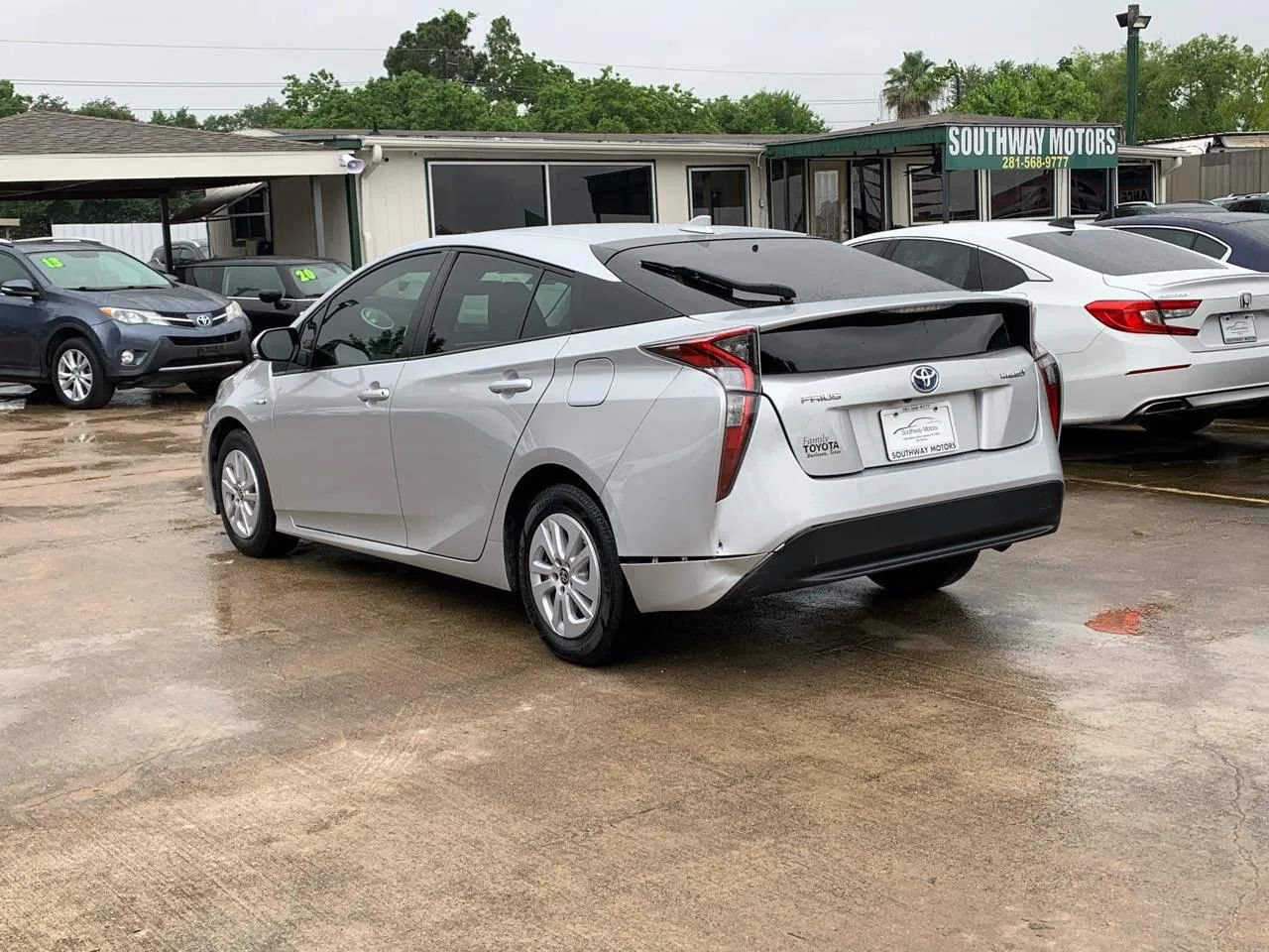 Used 2017 Toyota Prius Two FWD image 5