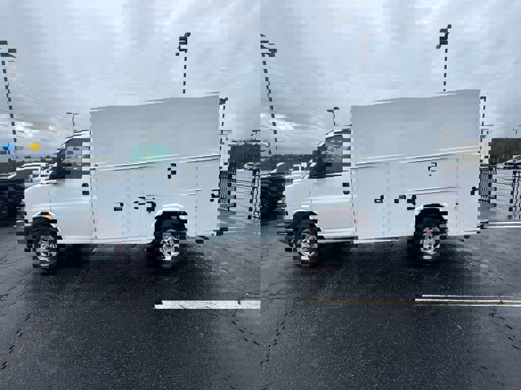 New 2026 Chevrolet Express 3500 w/ Power Convenience Package RWD image 9