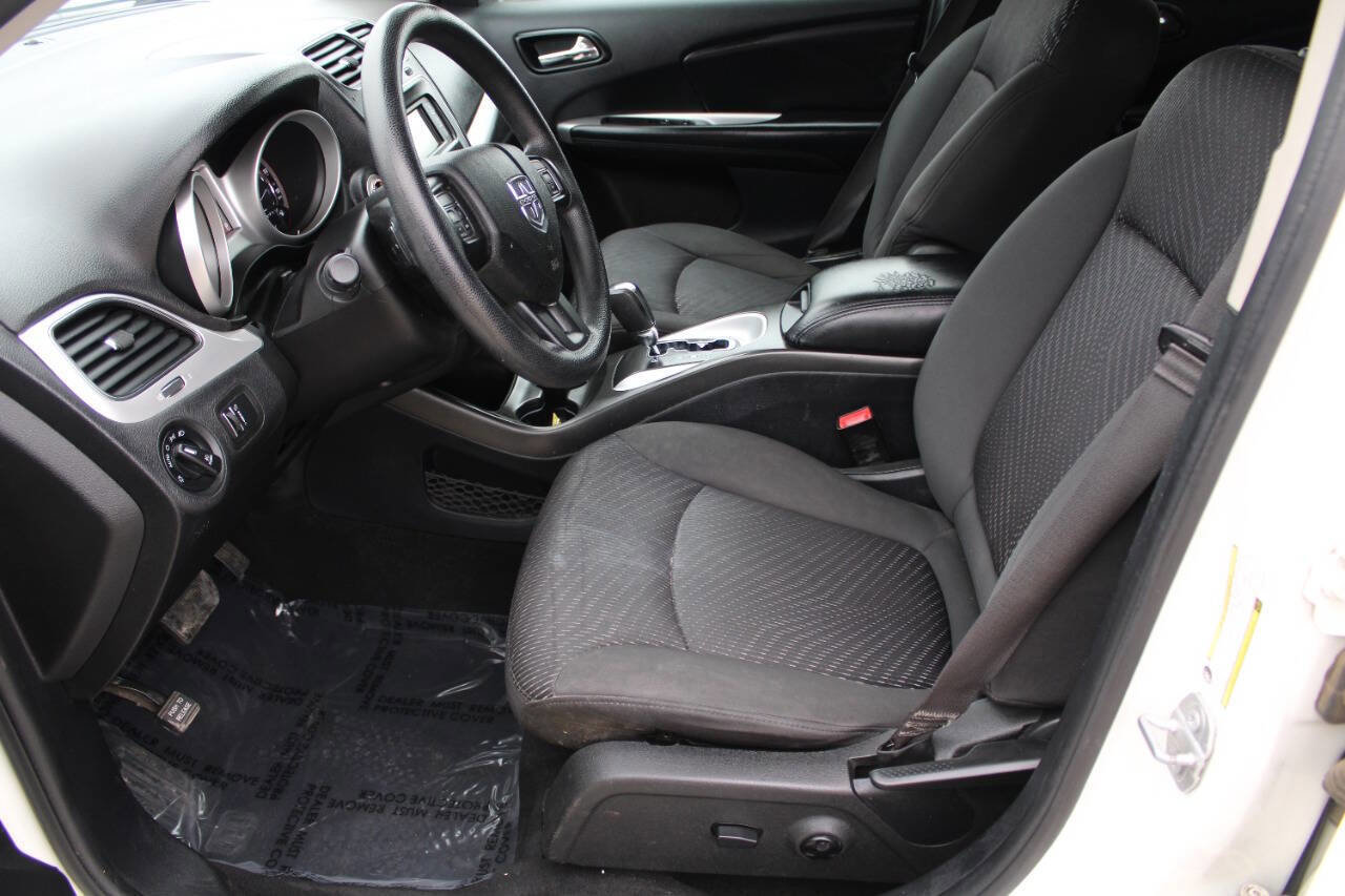 Used 2017 Dodge Journey SXT w/ Comfort/Convenience Group image 13