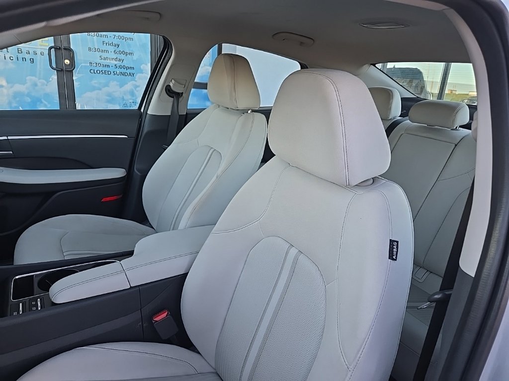 Used 2025 Hyundai Sonata SEL FWD image 16