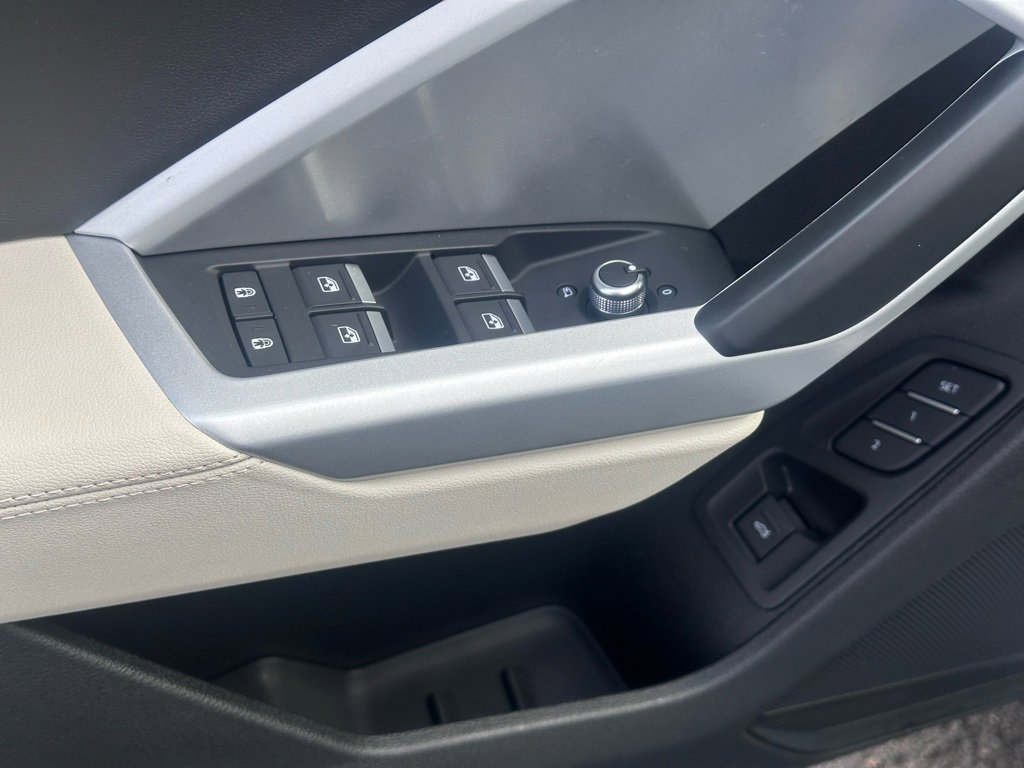 Used 2023 Audi Q3 2.0T Premium w/ Convenience Package image 19