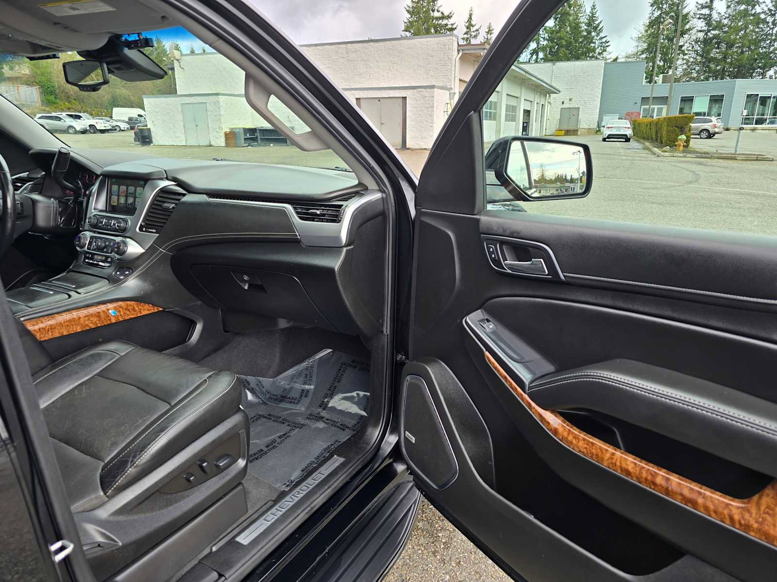 Used 2019 Chevrolet Suburban Premier w/ RST 6.2L Performance Edition image 9