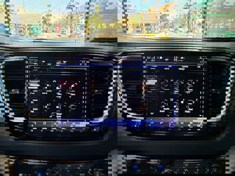 Used 2021 Chrysler Pacifica Touring-L image 34