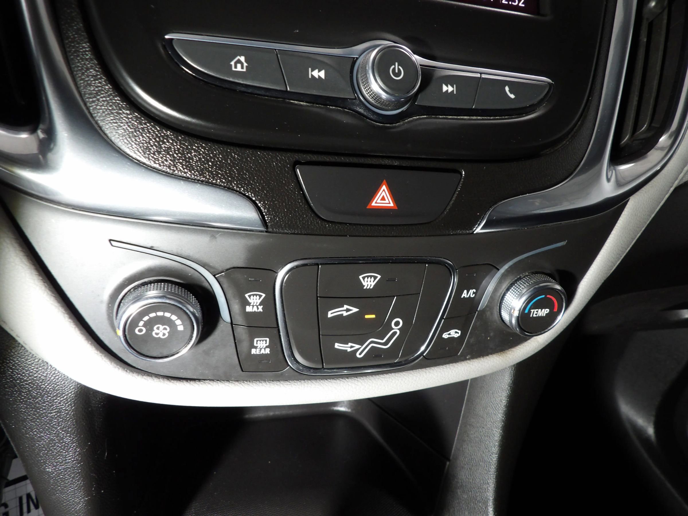 Used 2021 Chevrolet Equinox LT AWD/4WD image 15