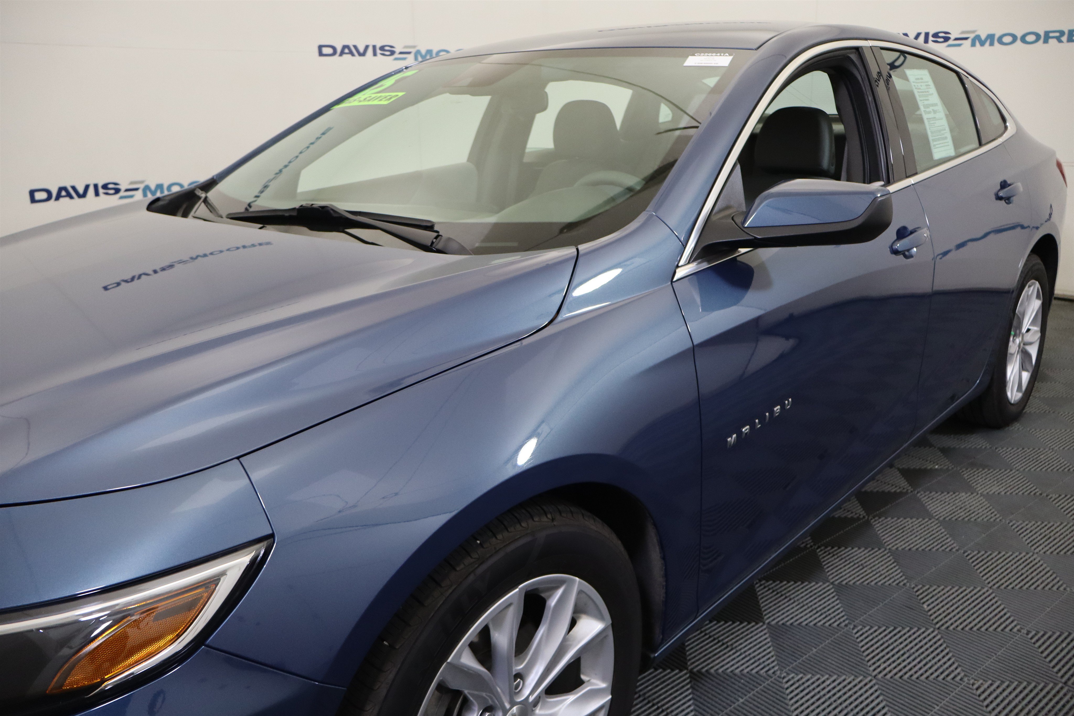 Used 2025 Chevrolet Malibu LT FWD image 13