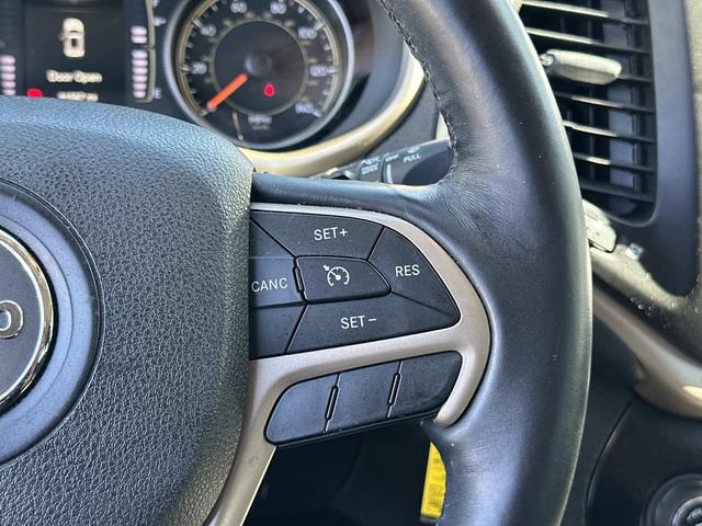 Used 2015 Jeep Cherokee Latitude w/ Cold Weather Group FWD image 28