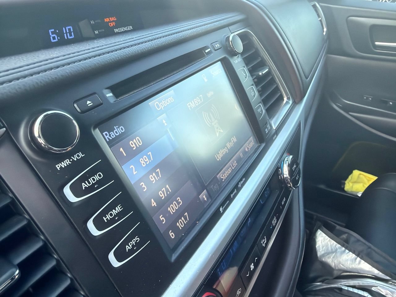 Used 2019 Toyota Highlander XLE FWD image 12