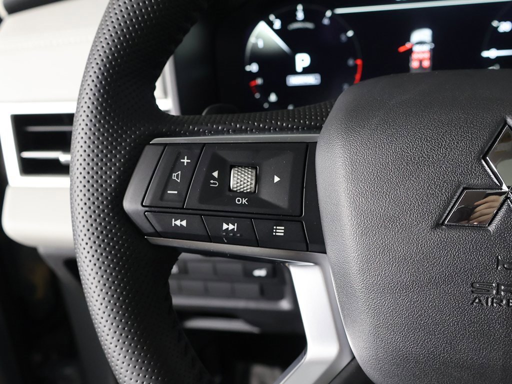 New 2026 Mitsubishi Outlander SE image 44