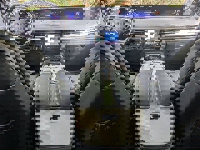 New 2025 Lincoln Navigator Reserve w/ Jet Appearance Package image 5