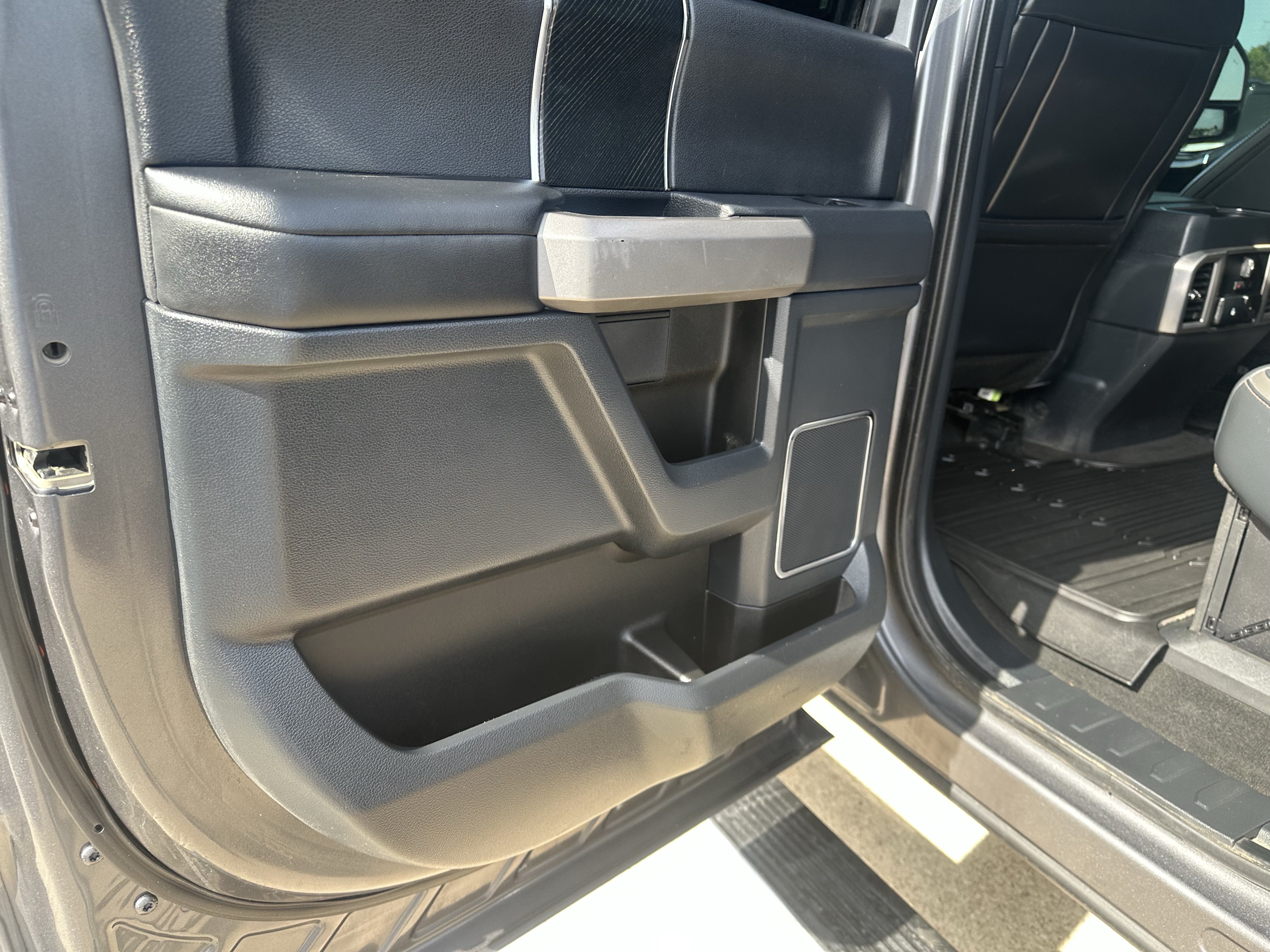 Used 2022 Ford F350 Platinum AWD/4WD image 12