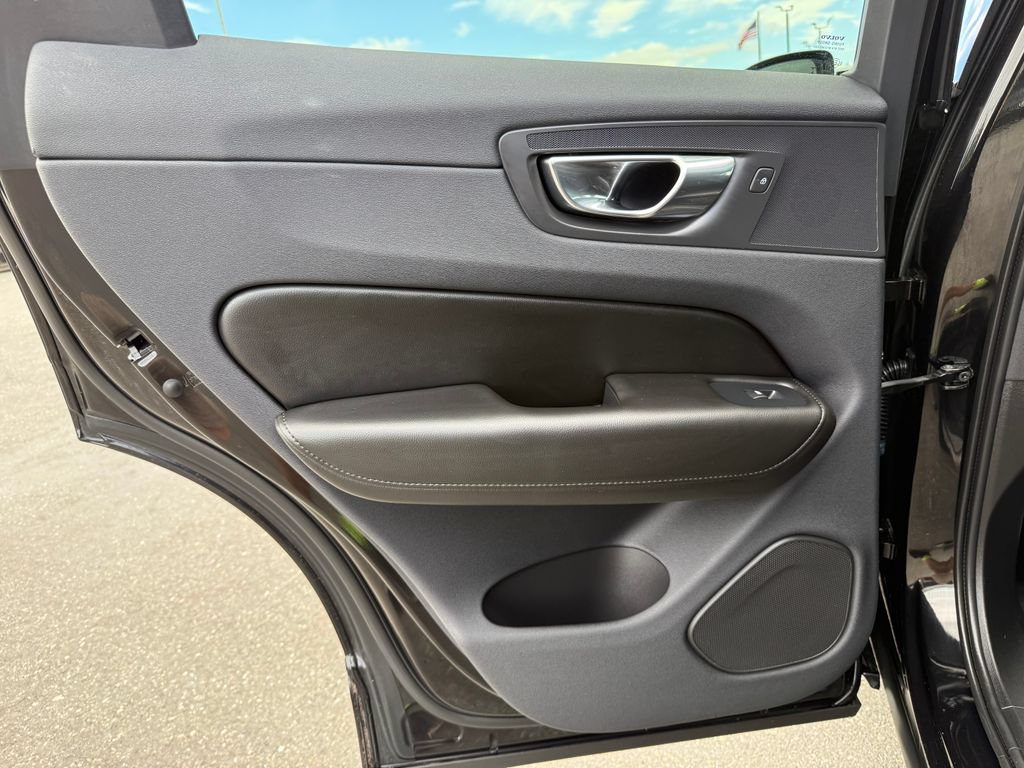 Used 2019 Volvo XC60 T6 Momentum w/ Multimedia Package AWD/4WD image 25
