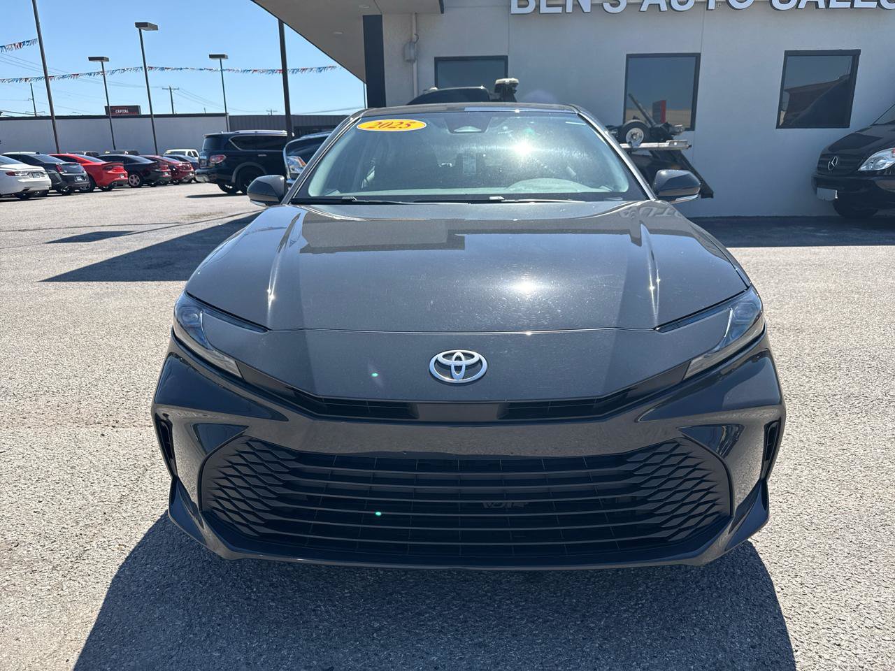 Used 2025 Toyota Camry LE FWD image 3