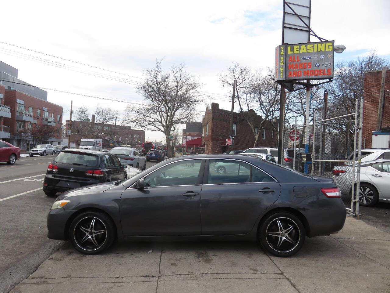 Used 2010 Toyota Camry LE image 7