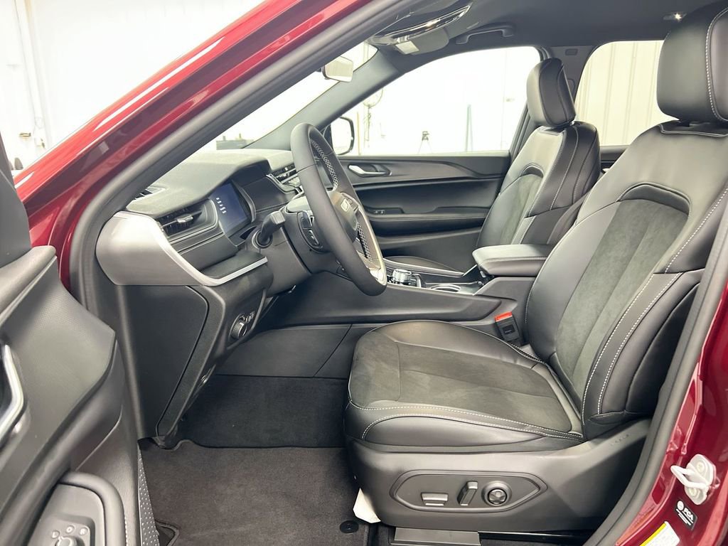 New 2025 Jeep Grand Cherokee L Laredo image 18