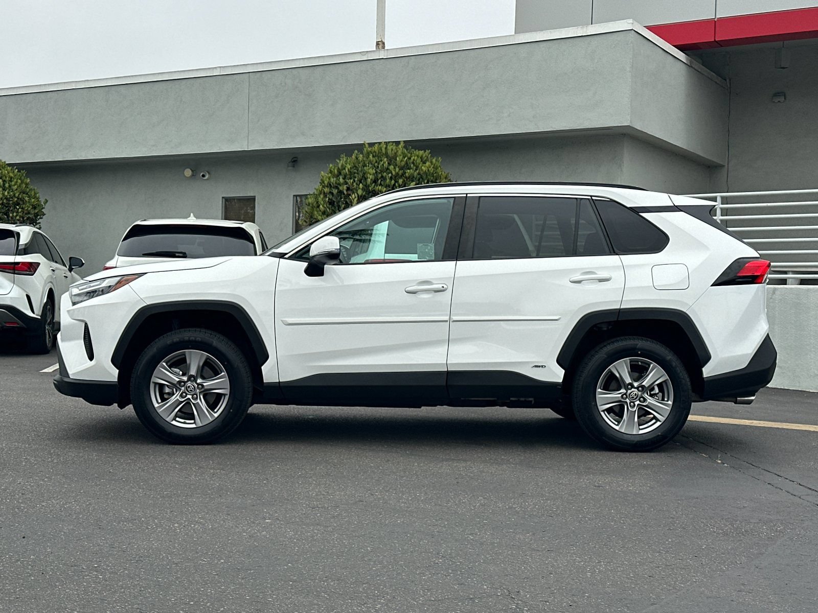Used 2024 Toyota RAV4 LE AWD/4WD image 2