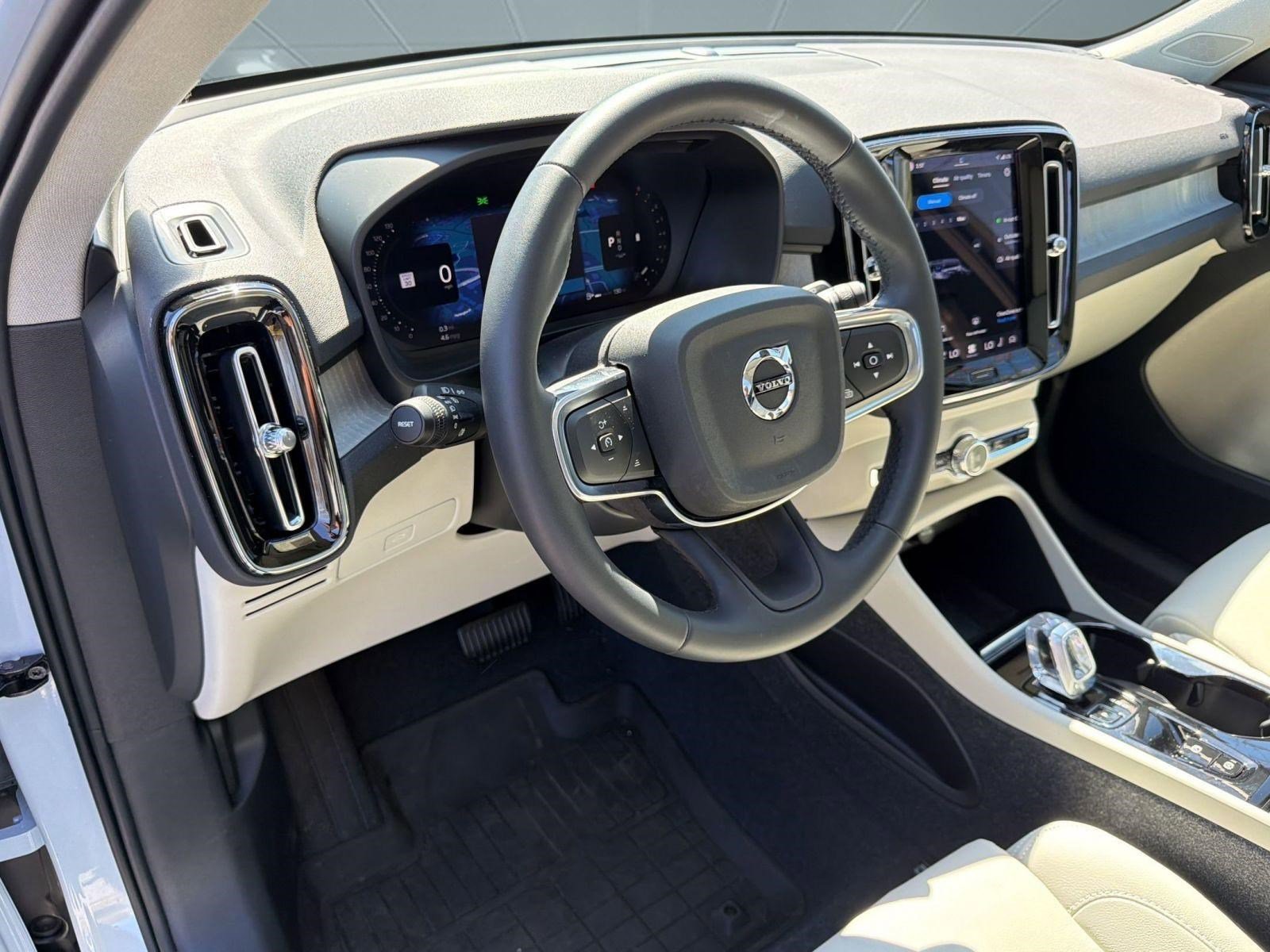 Used 2024 Volvo XC40 B5 Plus w/ Protection Package Premier image 4