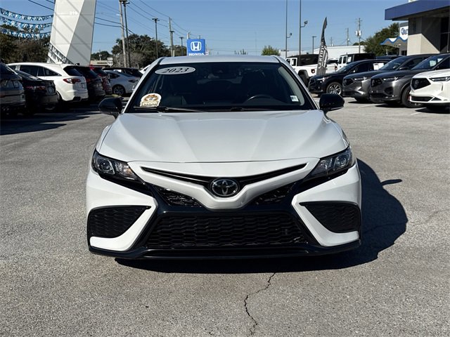 Used 2023 Toyota Camry SE image 3
