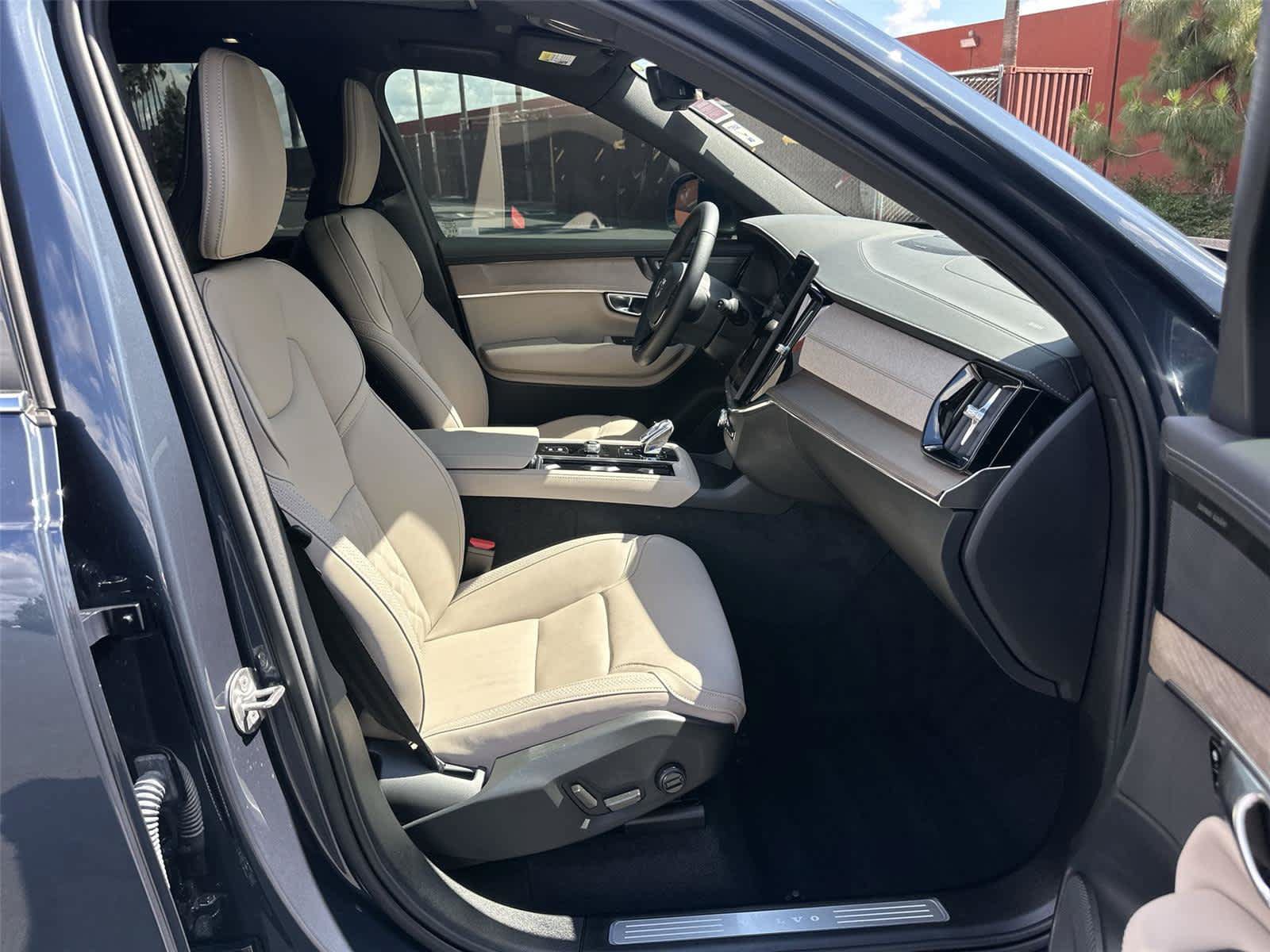 Used 2026 Volvo XC90 B6 Plus AWD/4WD image 15