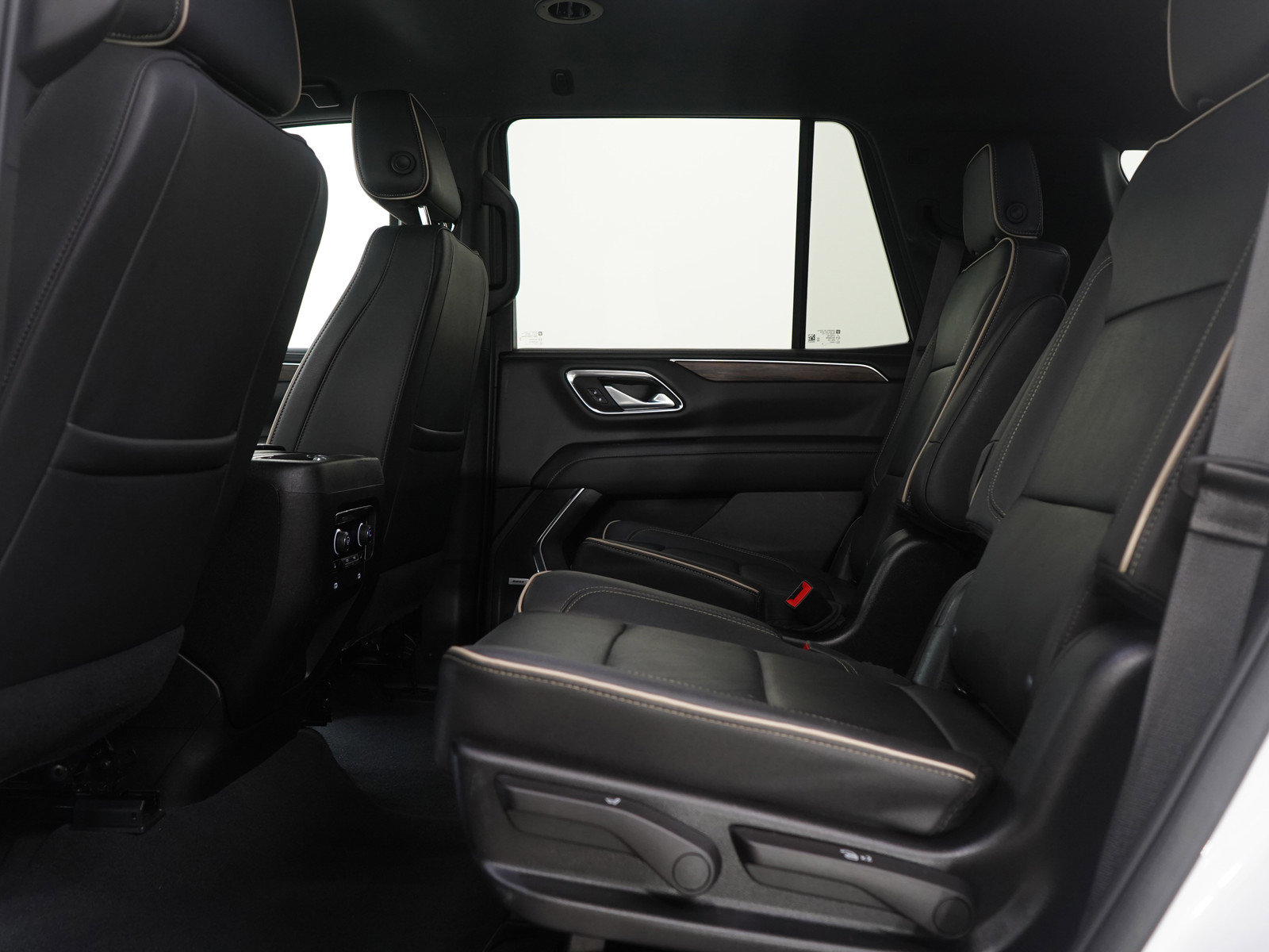 Used 2024 Chevrolet Tahoe Premier AWD/4WD image 22