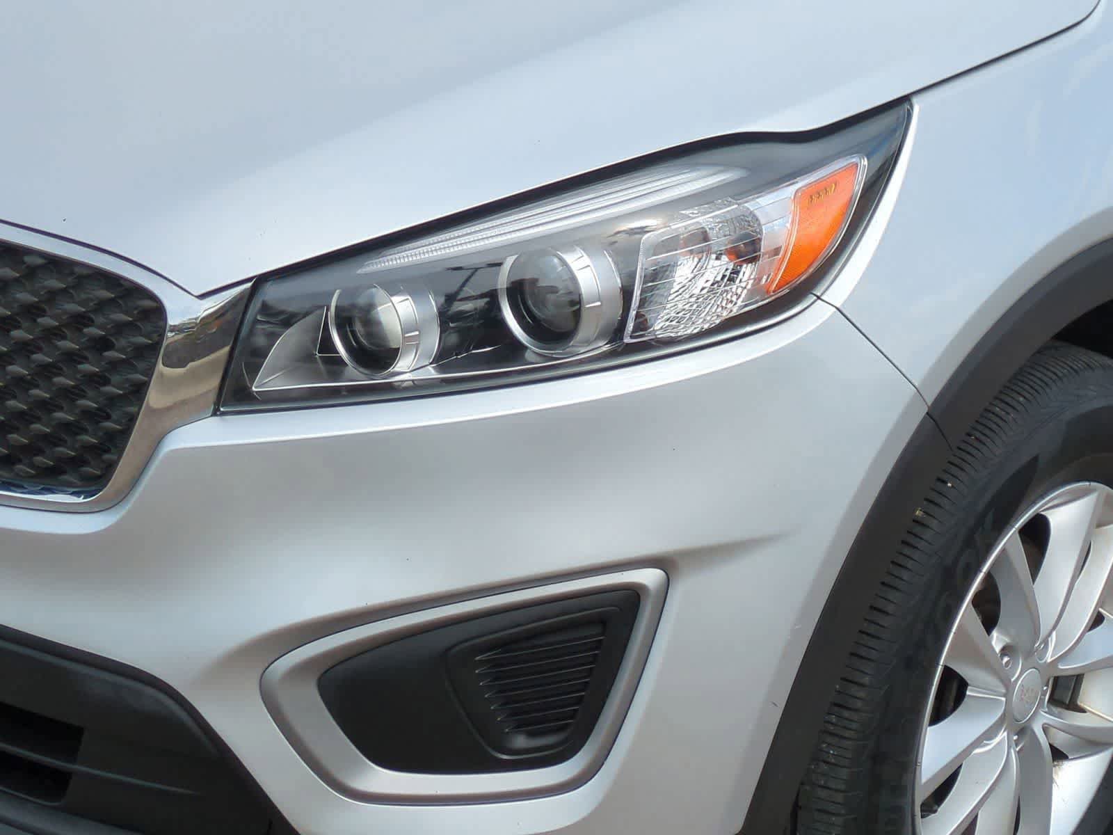 Used 2017 Kia Sorento FWD image 11