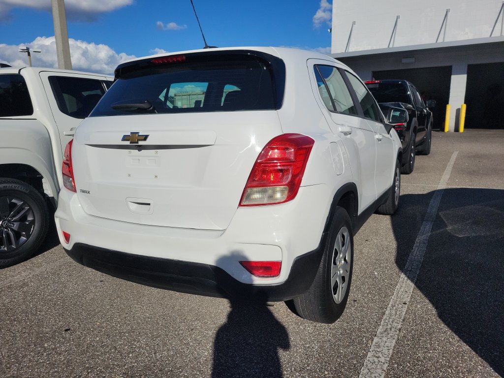 Used 2017 Chevrolet Trax LS FWD image 3