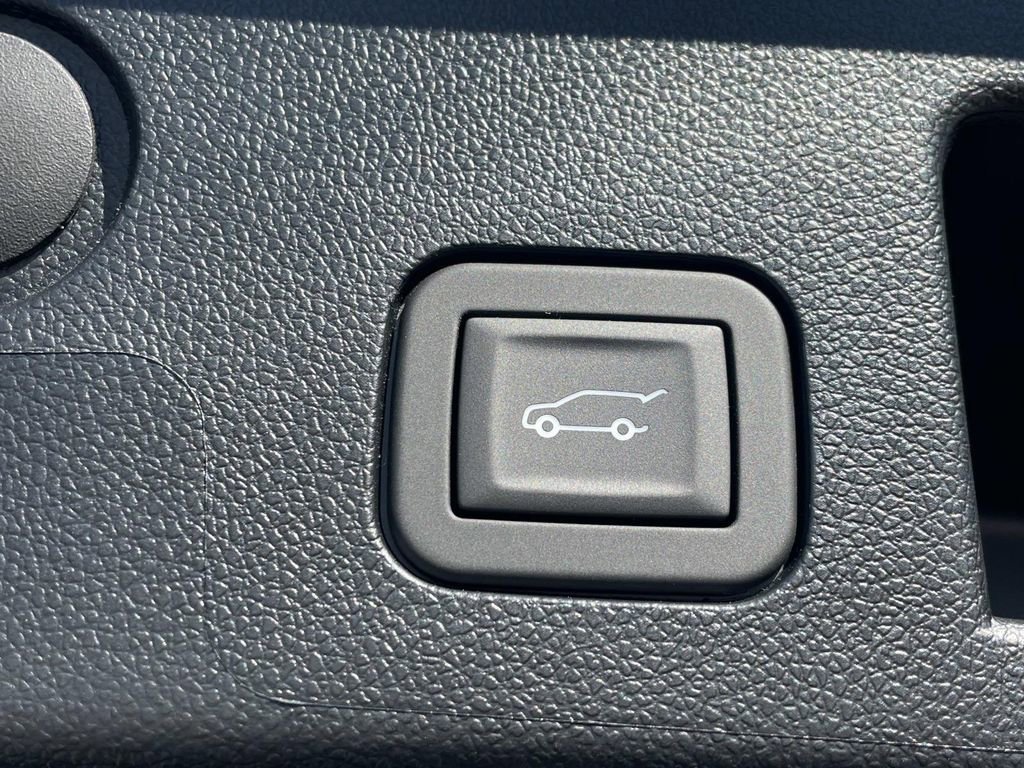 New 2026 Chevrolet Equinox LT w/ Convenience Package II FWD image 12