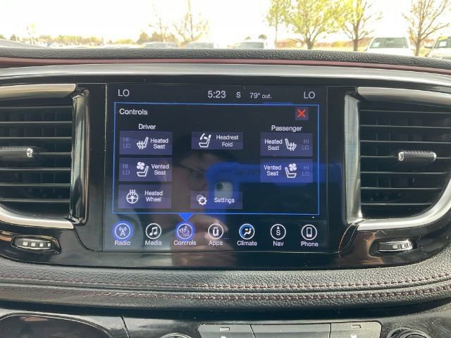 Used 2017 Chrysler Pacifica Limited FWD image 26