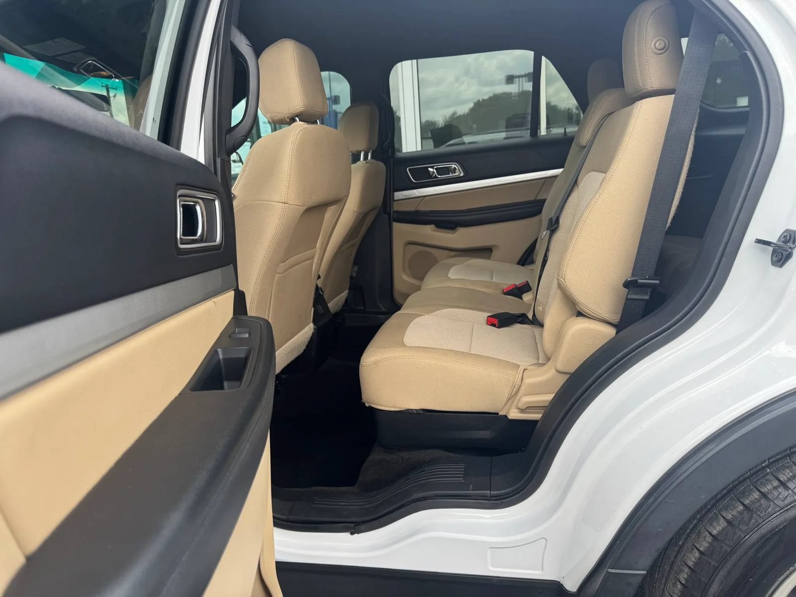 Used 2016 Ford Explorer XLT FWD image 8