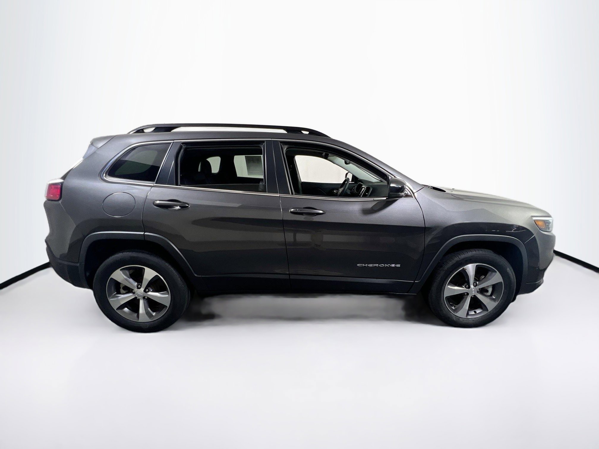 Used 2022 Jeep Cherokee Limited AWD/4WD image 4