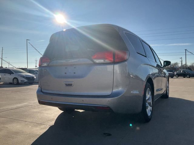 Used 2018 Chrysler Pacifica Touring Plus w/ Tire & Wheel Group image 34