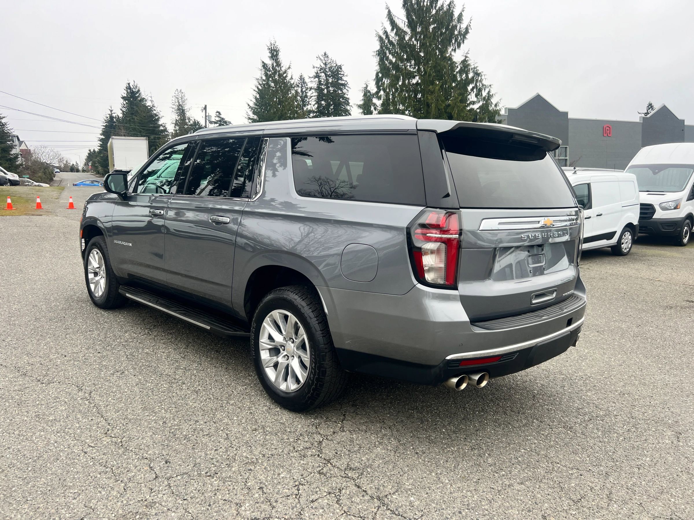 Used 2022 Chevrolet Suburban Premier image 5