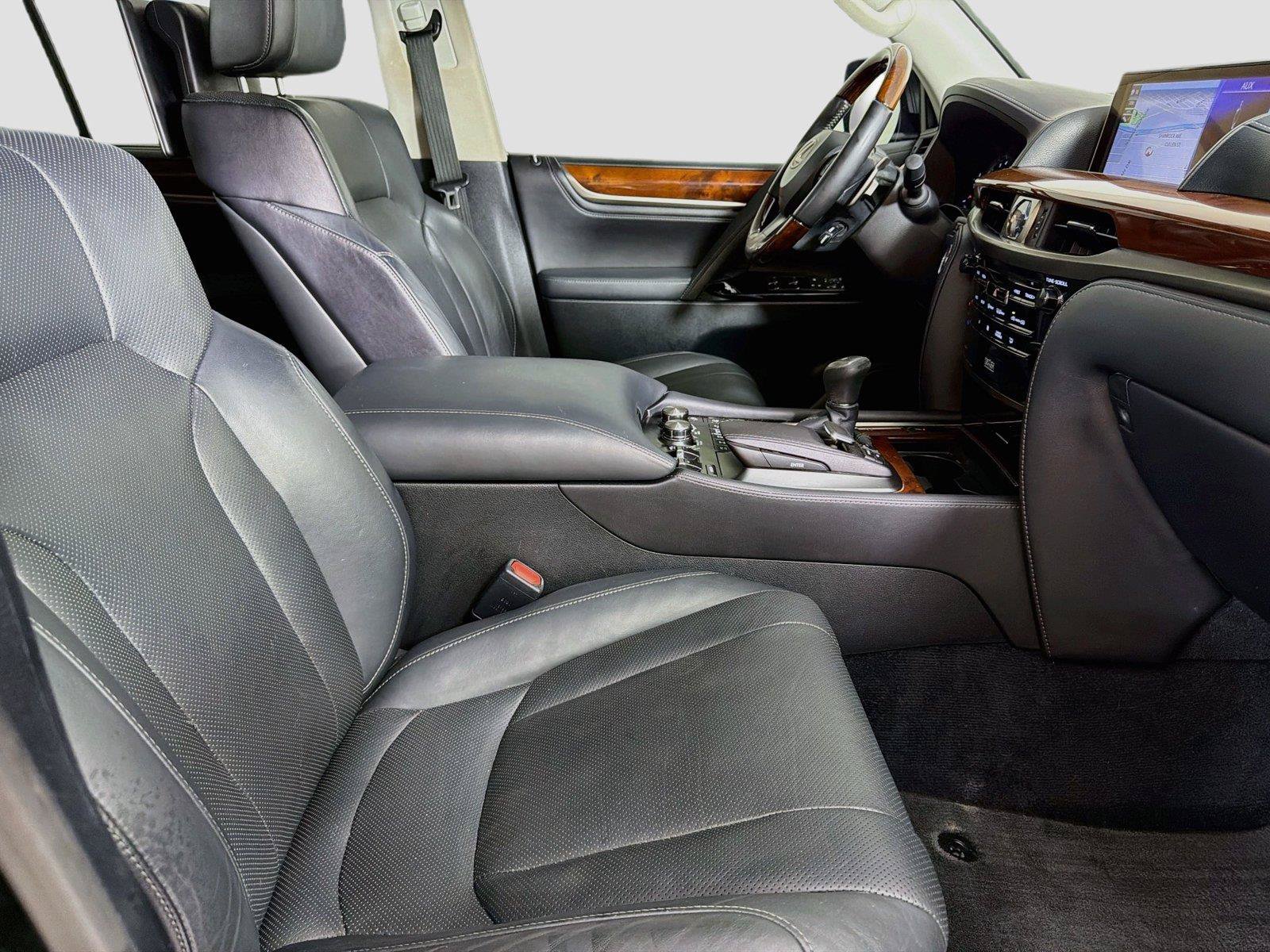 Used 2016 Lexus LX 570 4WD w/ Luxury Package image 31