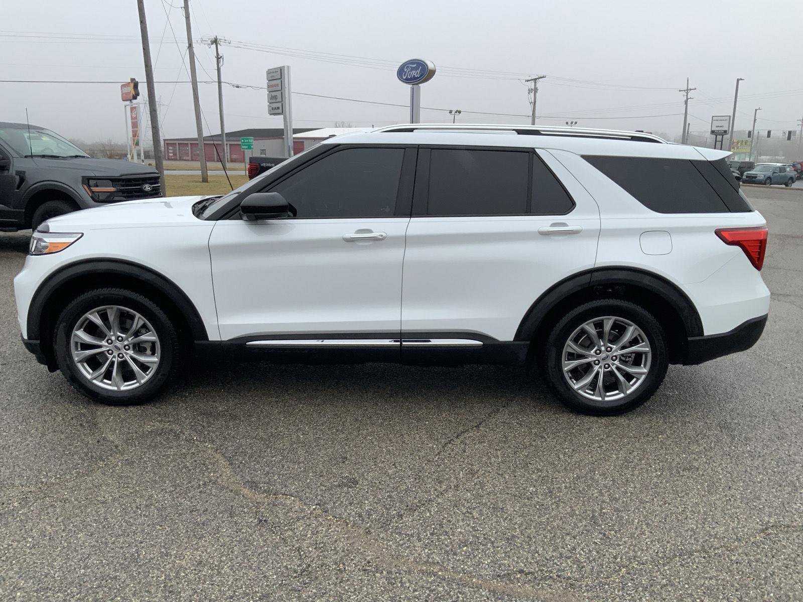 Used 2022 Ford Explorer Limited AWD/4WD image 9