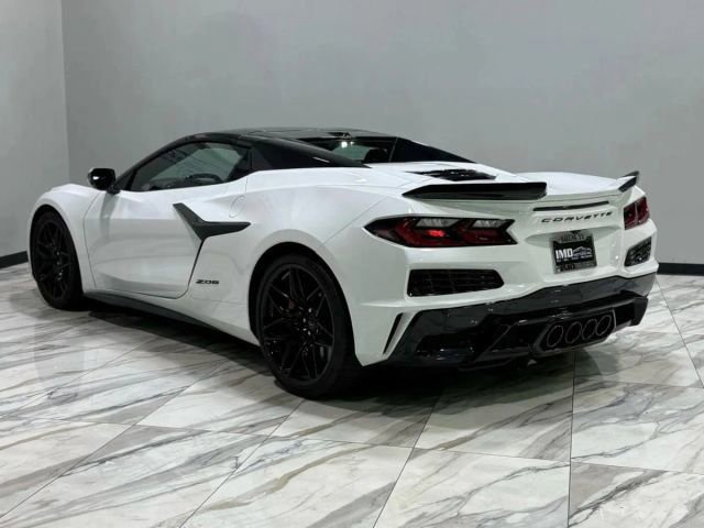 Used 2025 Chevrolet Corvette Z06 w/ Battery Protection Package image 8