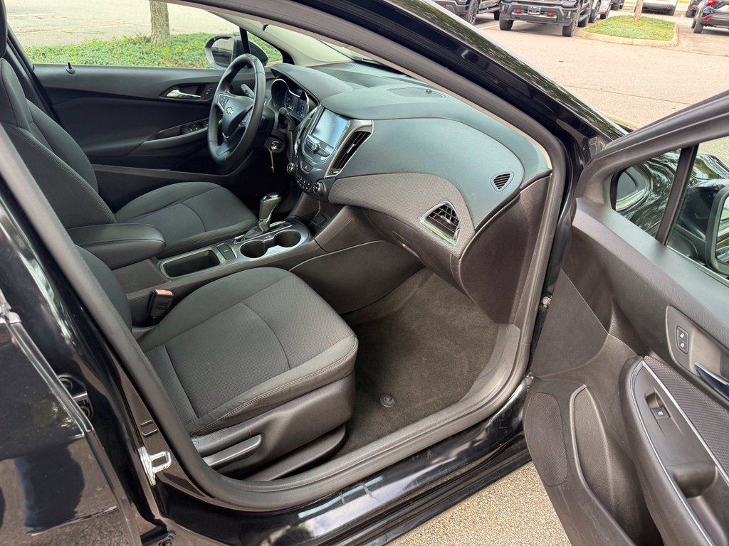 Used 2016 Chevrolet Cruze LT FWD image 15