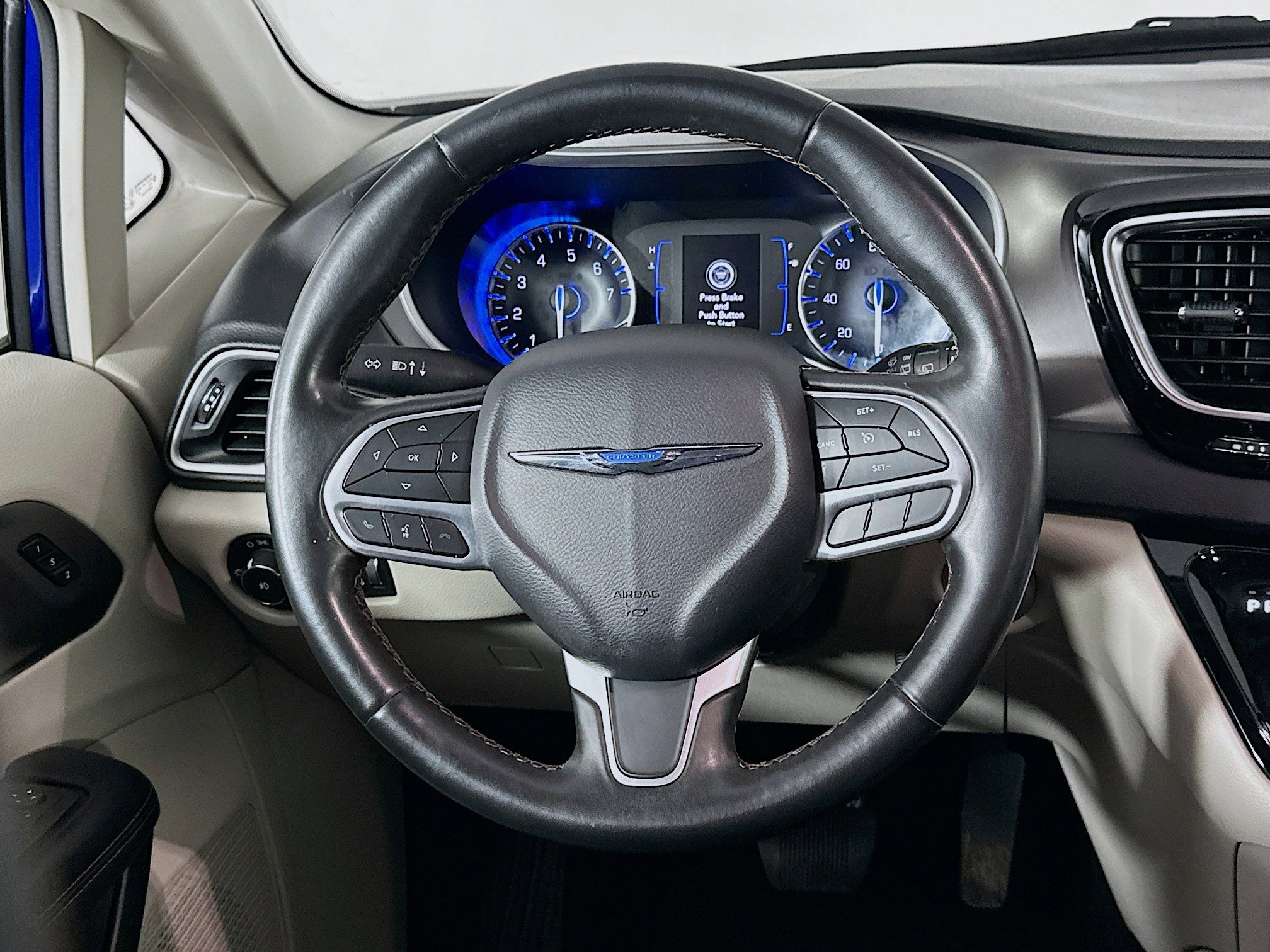 Used 2020 Chrysler Pacifica Touring-L image 18