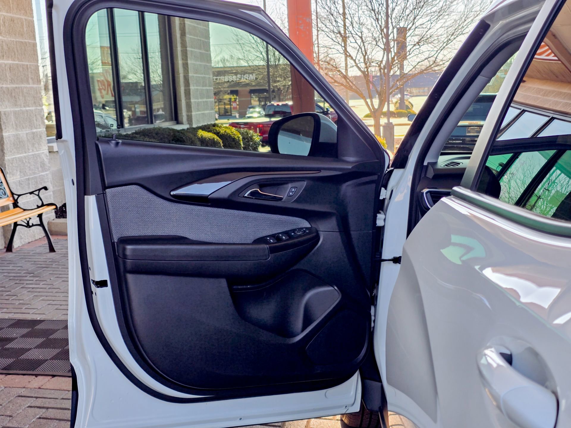 Used 2023 Chevrolet TrailBlazer LT w/ Convenience Package image 24