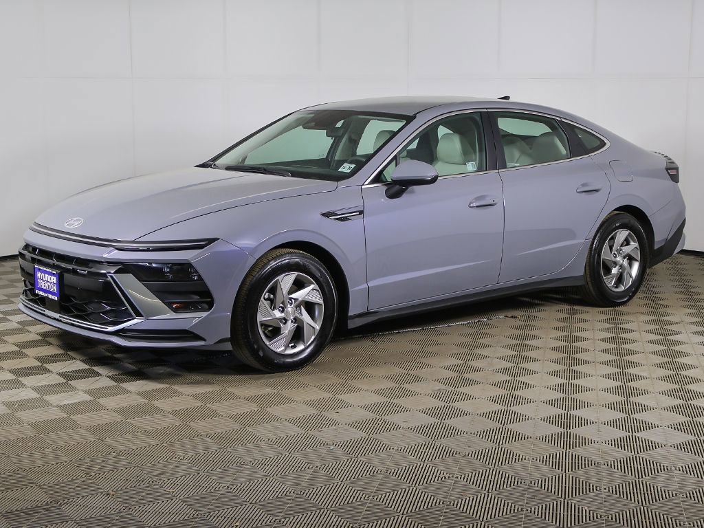 Certified 2025 Hyundai Sonata SE image 6