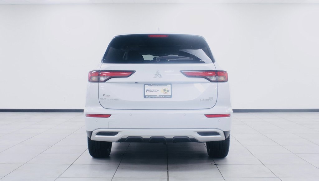 New 2025 Mitsubishi Outlander SE image 3
